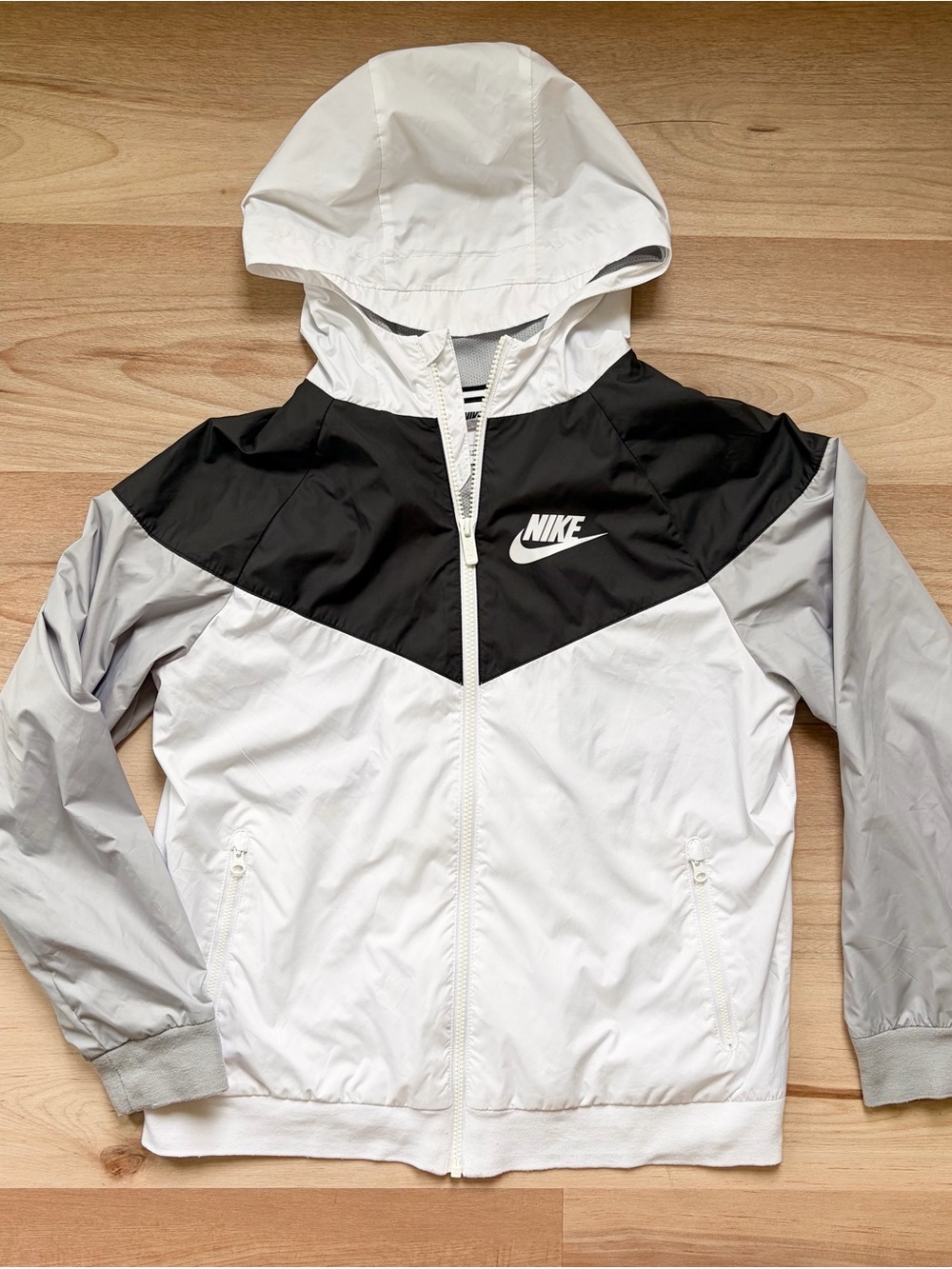 Nike Sportswear White, Black & Gray Hooded Windbreaker Rain Jacket Womens size L